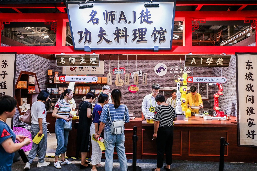 名師AI徙功夫料理館：贏別人先要贏自己，店主「訓練」出人工智能學徒，同場進行美食較量。