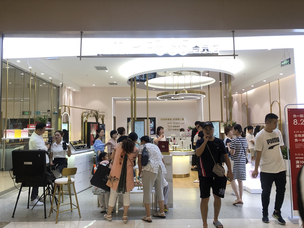 銀泰「雲店」二代店首店，趕在國慶前在安徽蚌埠銀泰城開業。