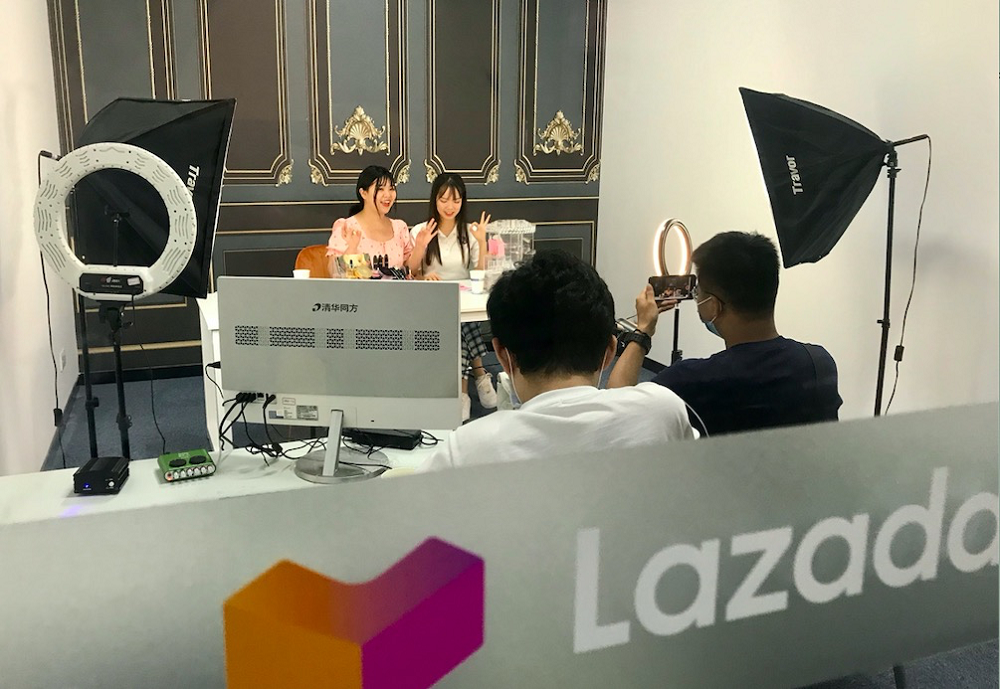 Lazada與廣西外國語學院、南寧職業技術學院等高校聯合設立直播電商人才基地，積極孵化與培育外語直播人才，為當地學生提供更多職業發展與就業機會。