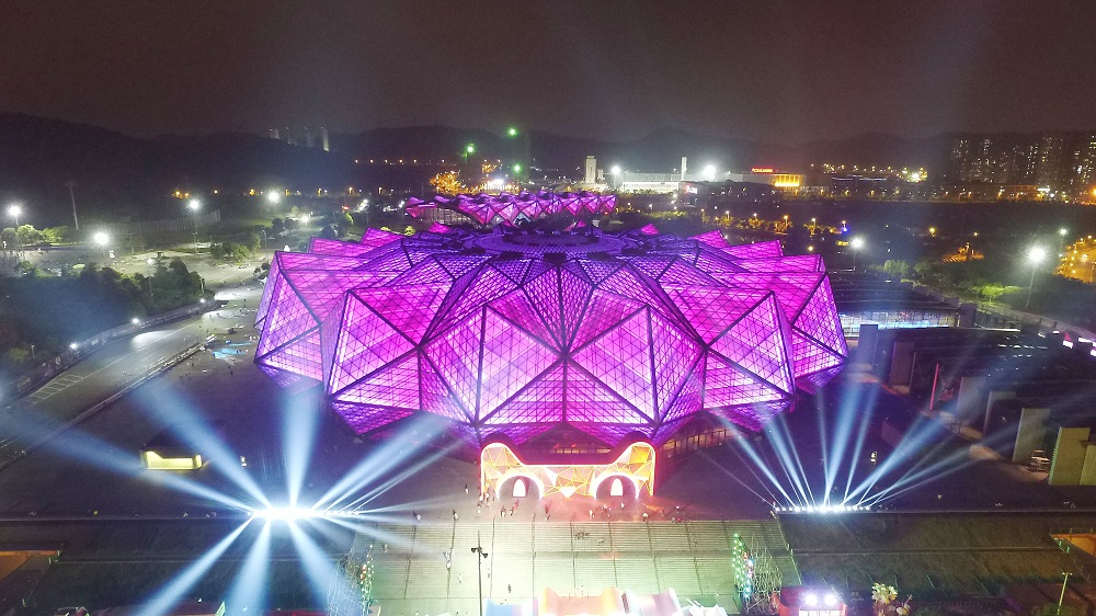 去年天貓雙11全球狂歡節在深圳大學運動中心體育館舉行。