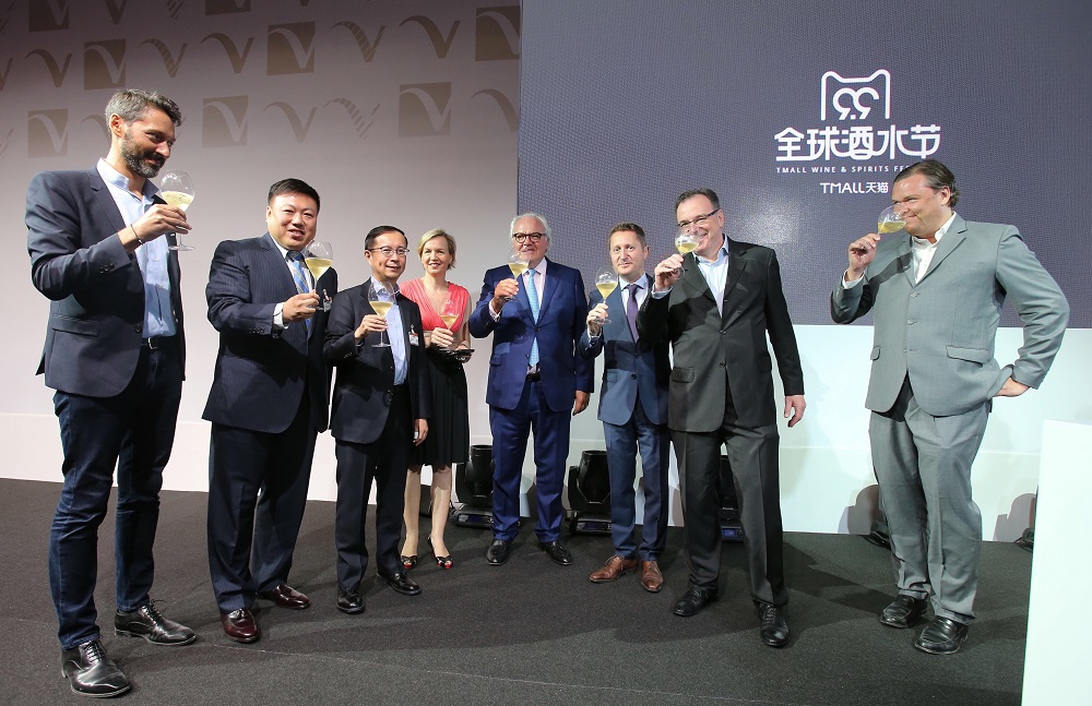 天貓成為Vinexpo的官方合作夥伴，幫助Vinexpo的酒商及酒莊進入中國市場。