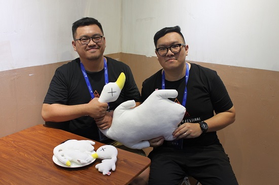 陳靖（左）、陳建勳（右）和肖亞斌三人由美術學院同學到一起創造自家設計產品，源於一團想創作的「火」。