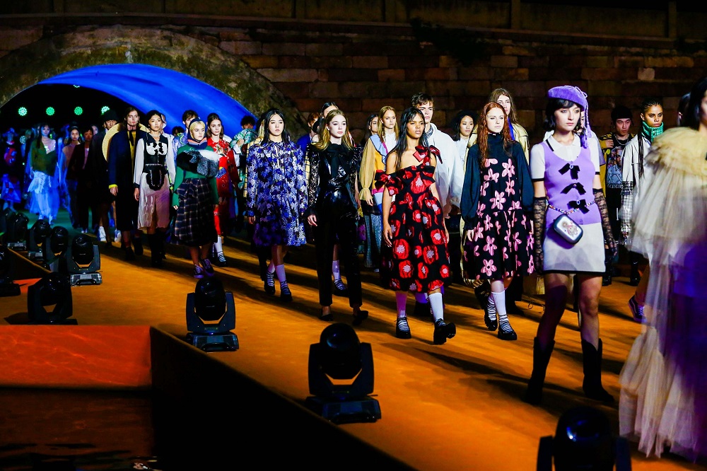 今年「淘寶造物節」首創「斷橋時裝秀」，帶來中國TOP20新晉設計師，在西湖上展現出他們的原創時尚作品。