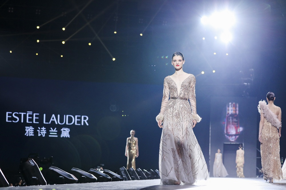 Estee Lauder （雅詩蘭黛）與天貓奢侈品平台Luxury Pavilion長期緊密合作，這次以高貴閃亮的形象登場。