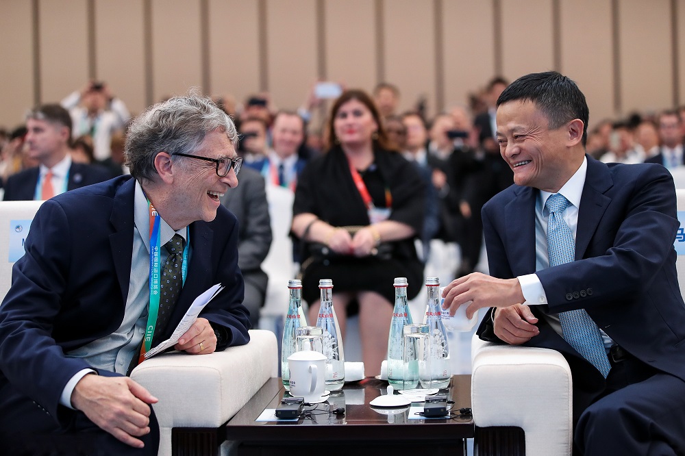 馬雲在進口博覽會期間與微軟創始人Bill Gates（比爾蓋茨）交流。