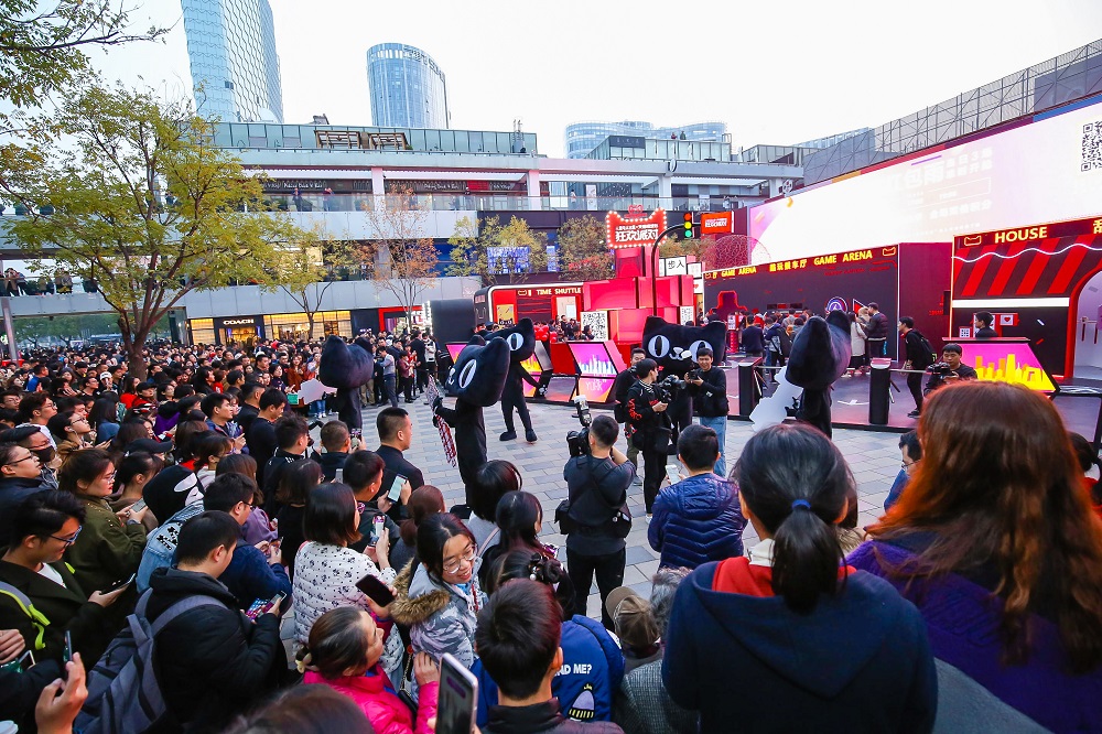 趁著2018「天貓雙11全球狂歡節」，北京三里屯太古里成為天貓在中國內地推出「線下商圈紅包雨」的首站。
