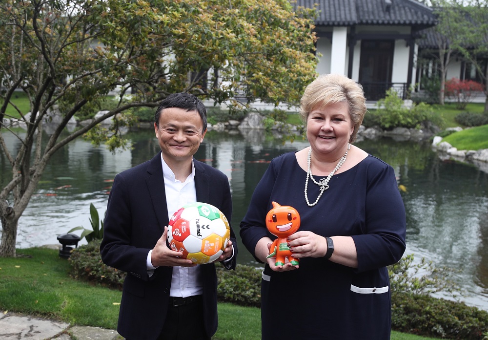 阿里巴巴集團董事局主席馬雲與挪威首相埃爾娜‧索爾貝格（Erna Solberg）同為聯合國可持續發展目標倡導者。