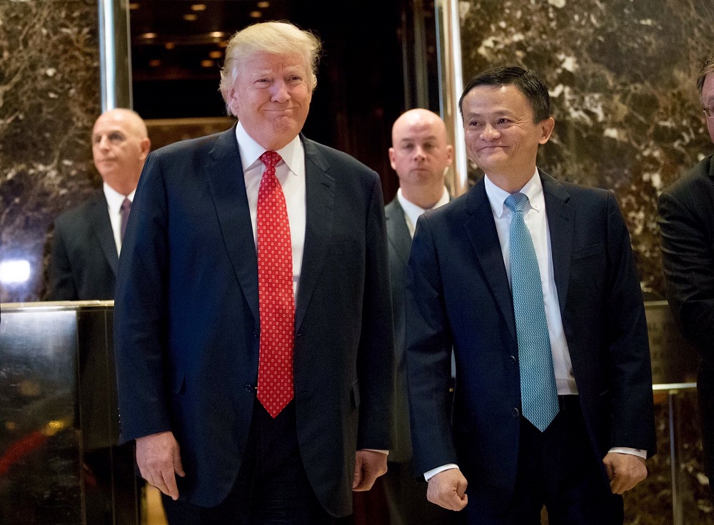美國候任總統特朗普與阿里巴巴集團董事局主席馬雲在紐約會面後一同會見傳媒，特朗普更盛讚馬雲是全球最好的企業家之一。